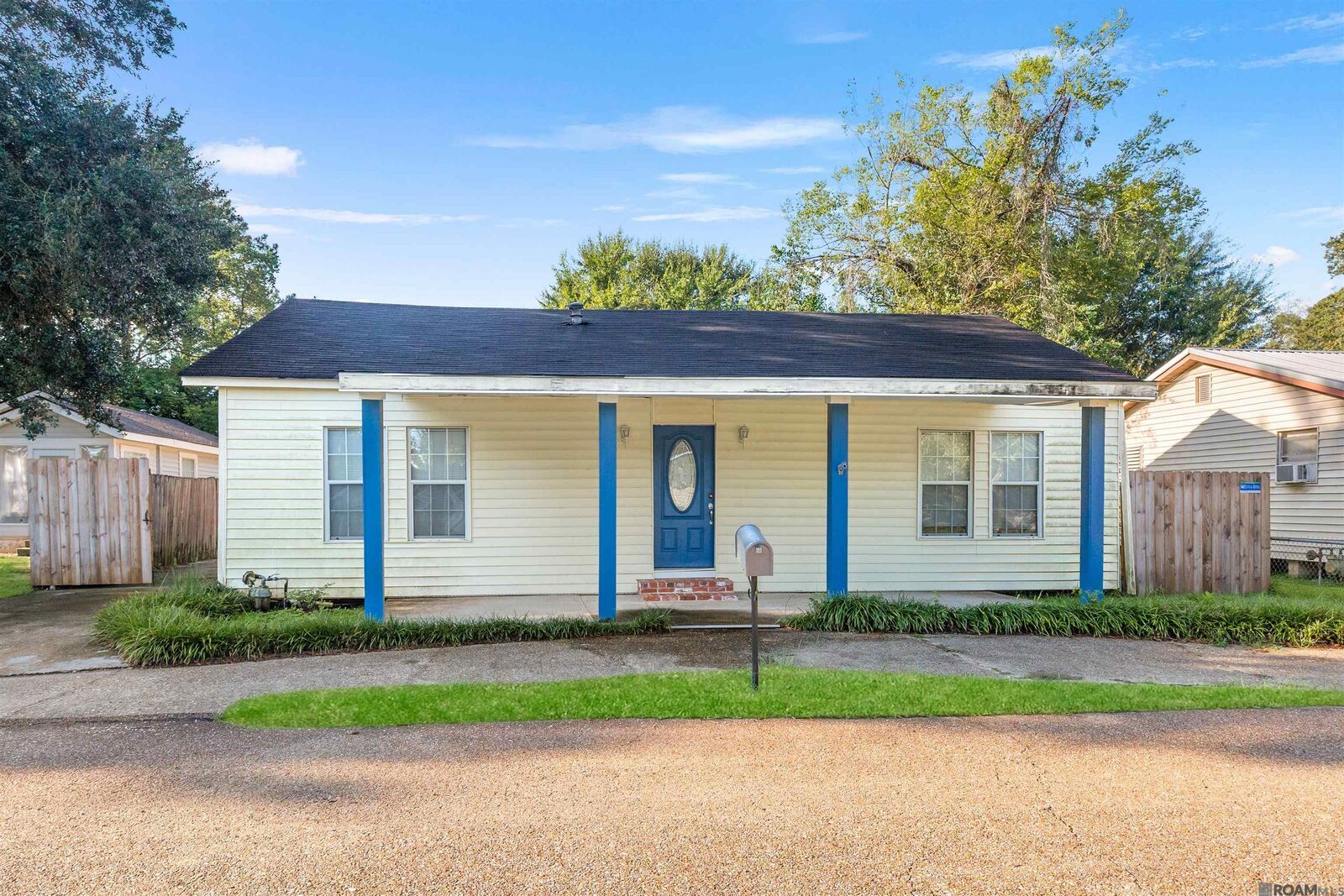Property Photo:  212 Leslie St  LA 70726 