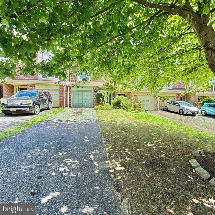 Property Photo:  19515 White Saddle Drive  MD 20874 