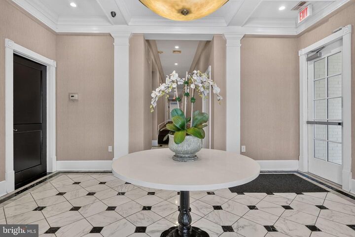 Property Photo:  900 N Washington Street 302E  VA 22314 
