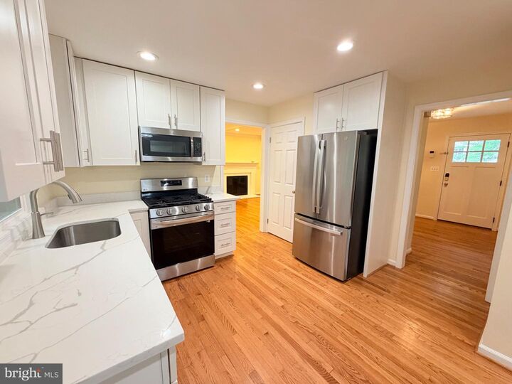 Property Photo: 8853 Applecross Lane VA 22153