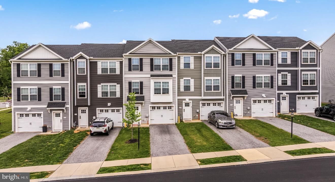 Property Photo:  402 Alfalfa Dr  PA 17013 