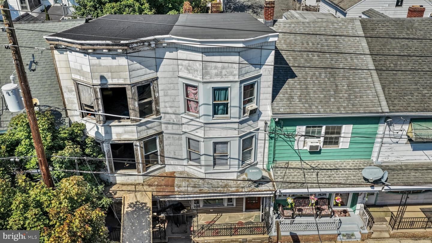 Property Photo:  209 W Cherry Street  PA 17976 