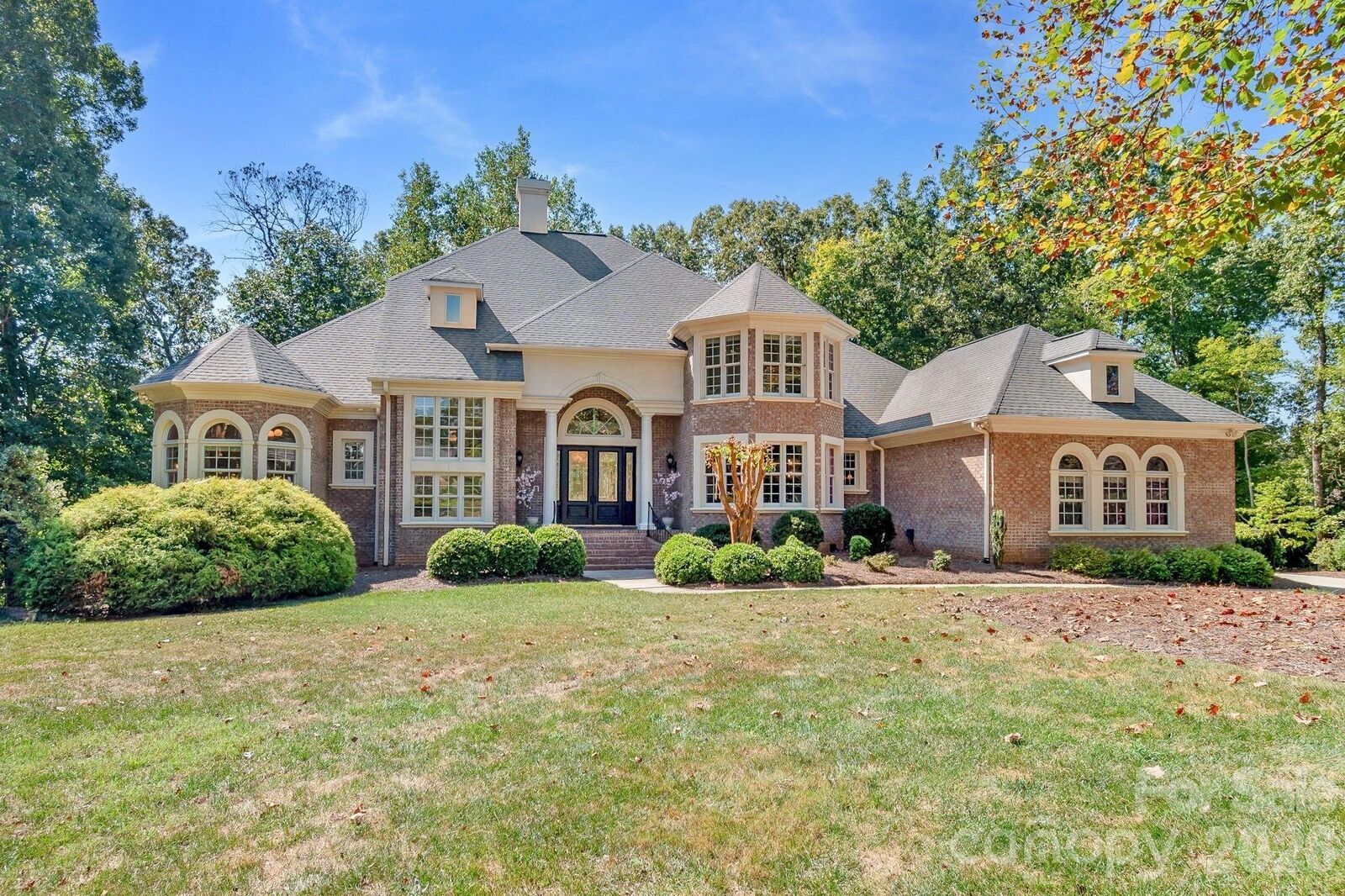 Property Photo: 6052 Oxfordshire Road NC 28173
