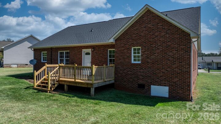 Property Photo: 1420 Farmington Hills Drive NC 28613