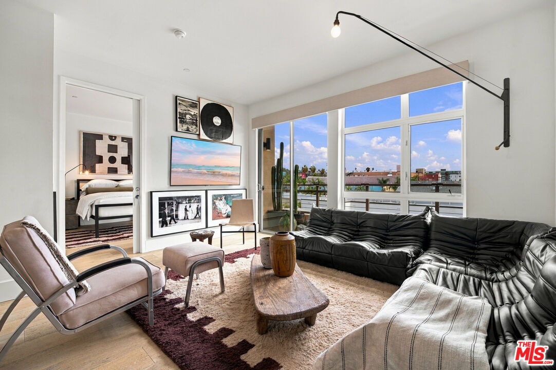 Property Photo:  6001 Carlton Way, Unit 409  CA 90028 