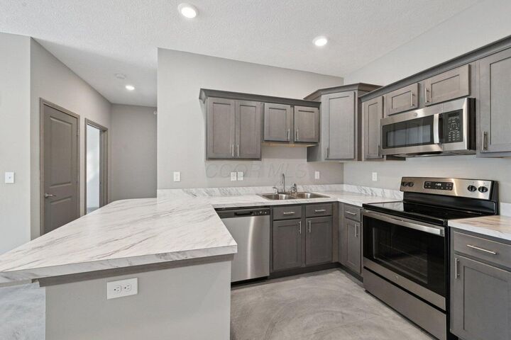 Property Photo: 1812 Bourbon Street OH 43103