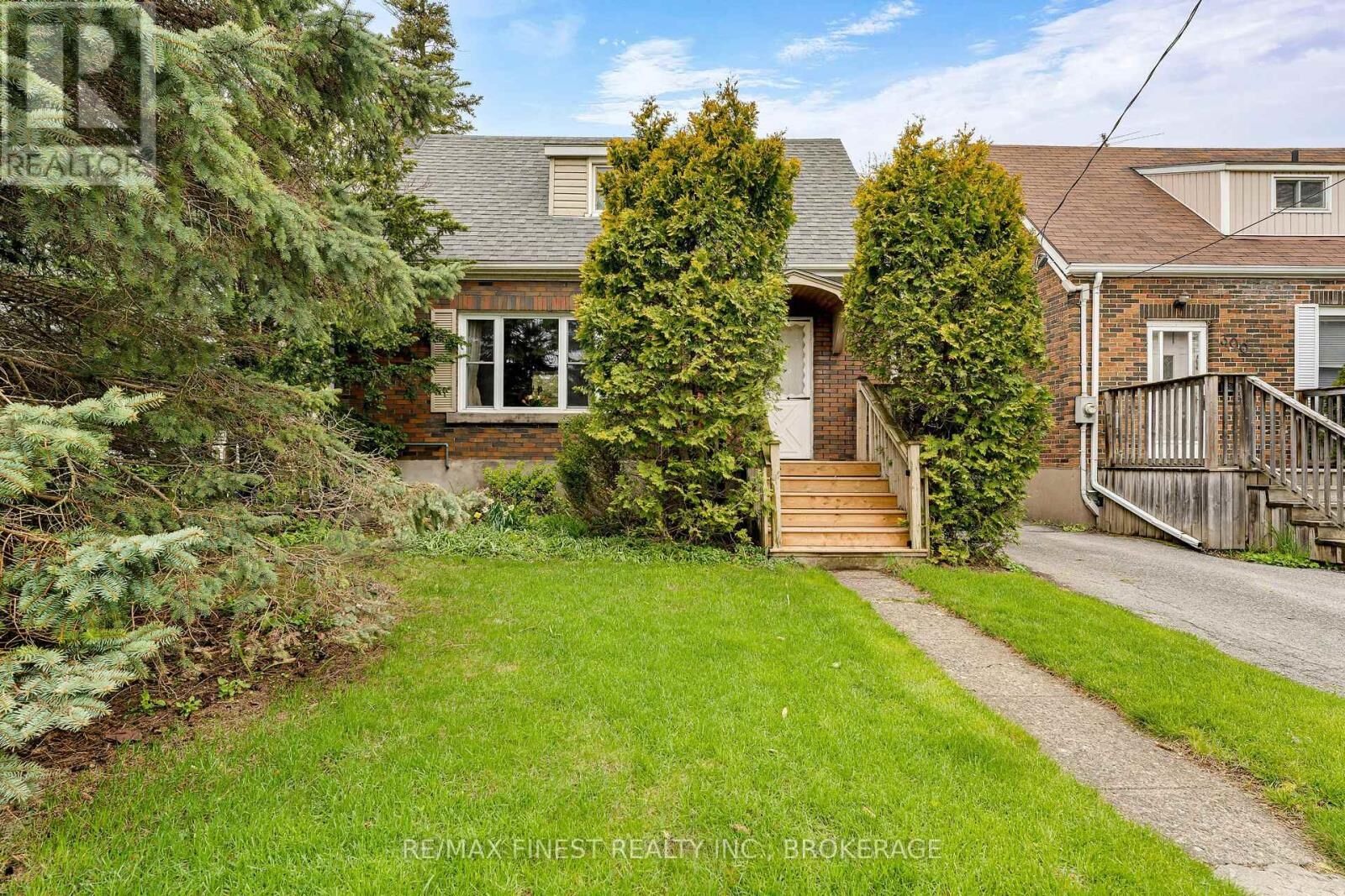 Property Photo:  298 College Street  ON K7L 4M4 