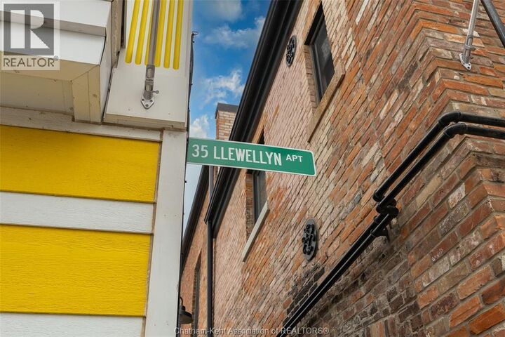 Property Photo:  164 King Street West 201  ON N7M 1E3 