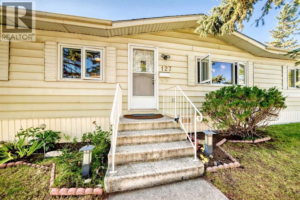 Property Photo:  127 Huntwell Place Northeast  AB T2K 5T2 