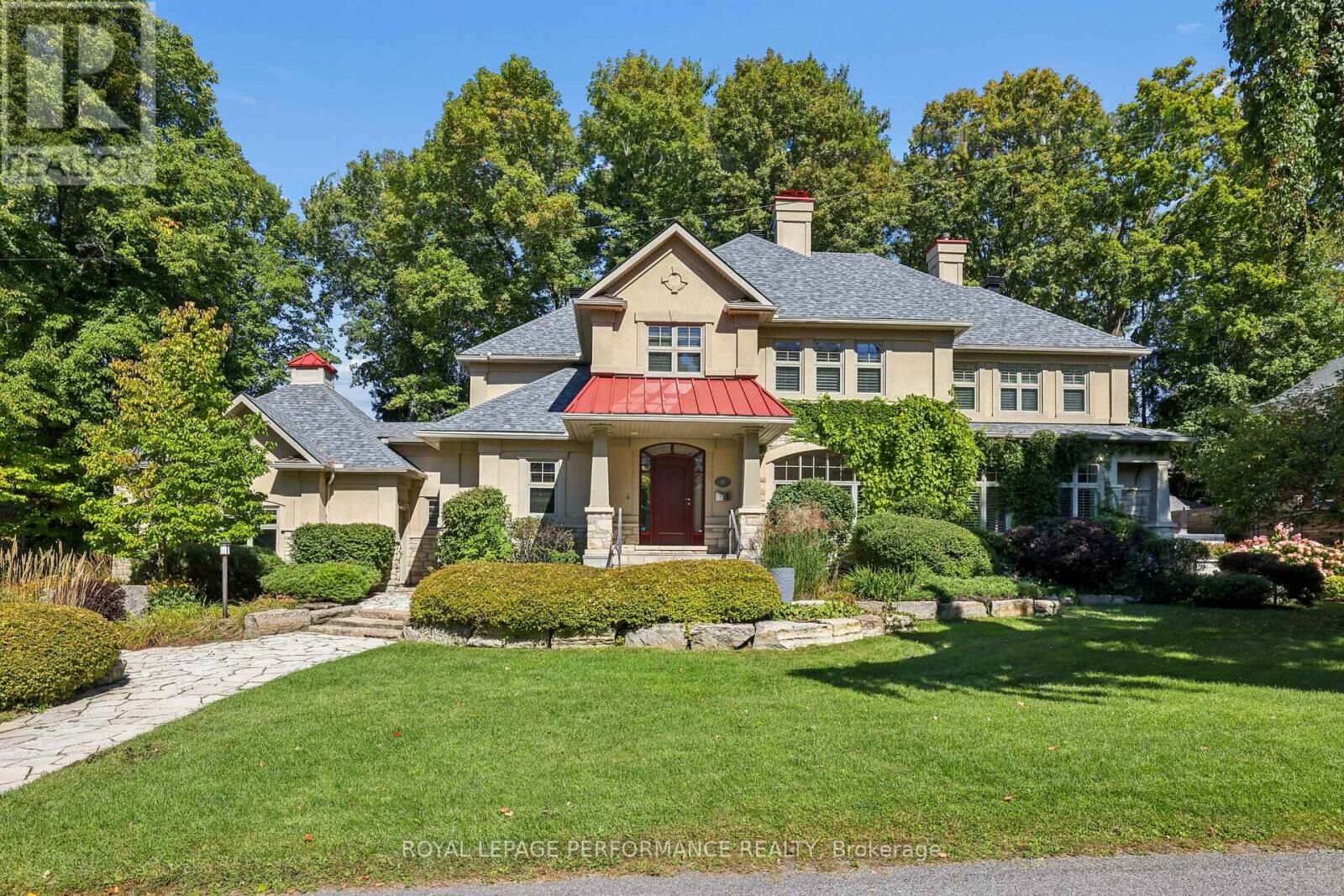 Property Photo:  29 Mackinnon Road  ON K1M 0G4 
