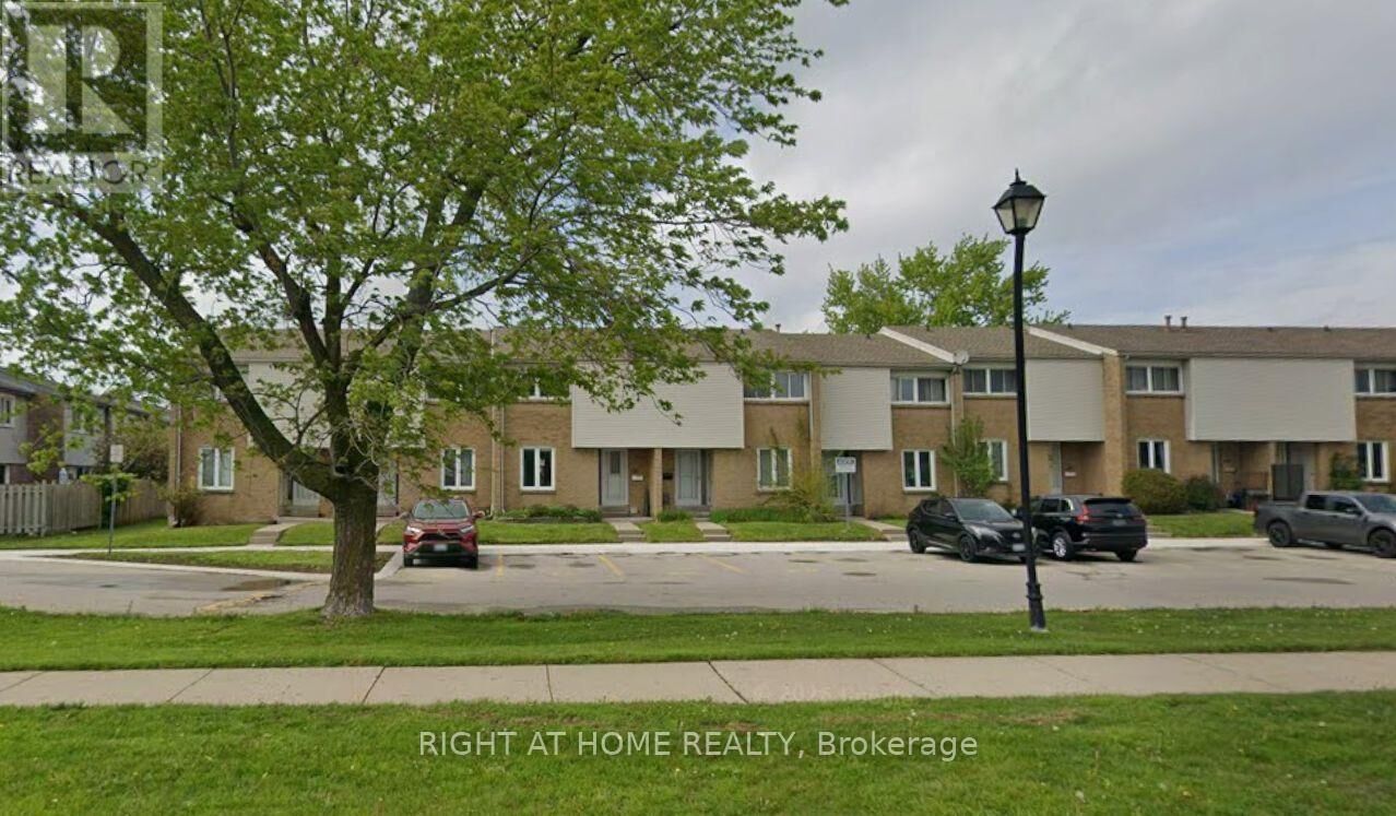 Property Photo: 500 Osgoode Drive 136 ON N6E 2G9