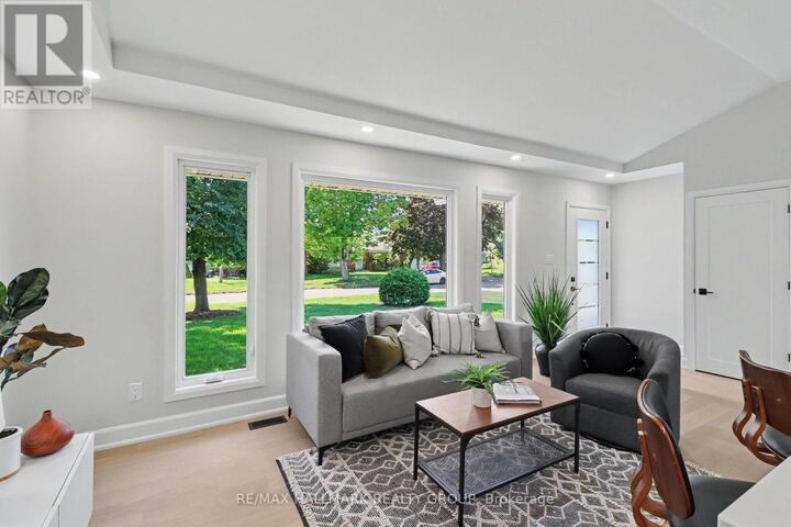 Property Photo:  7 Attwood Crescent  ON K2E 5B1 