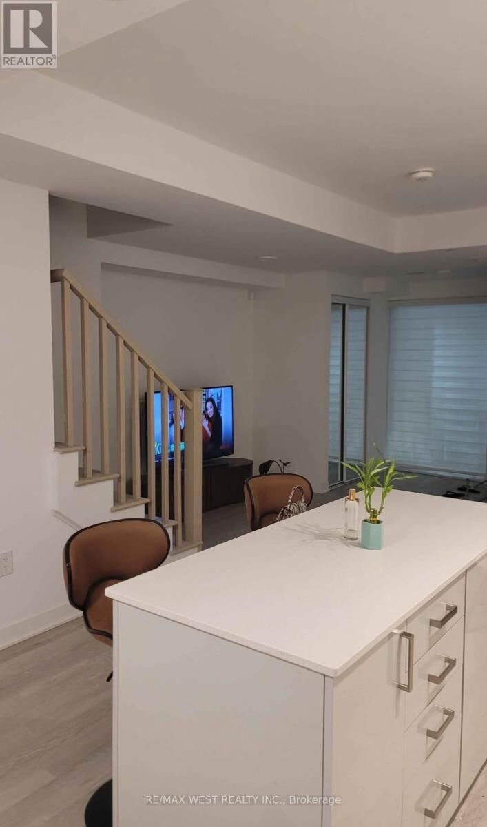 Property Photo:  2782 Barton Street East 107  ON L8E 2J8 