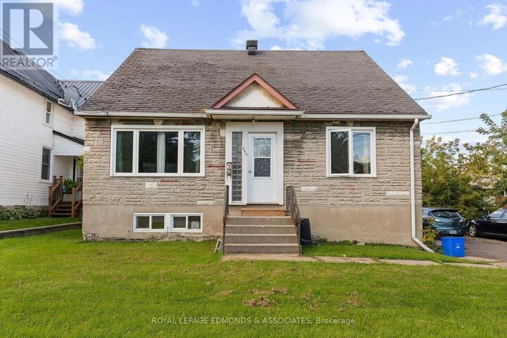 Property Photo:  526 Mackay Street  ON K8A 1E6 