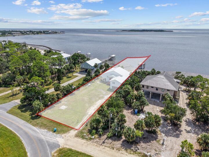 Property Photo: 16616 SW Airport Rd FL 32625