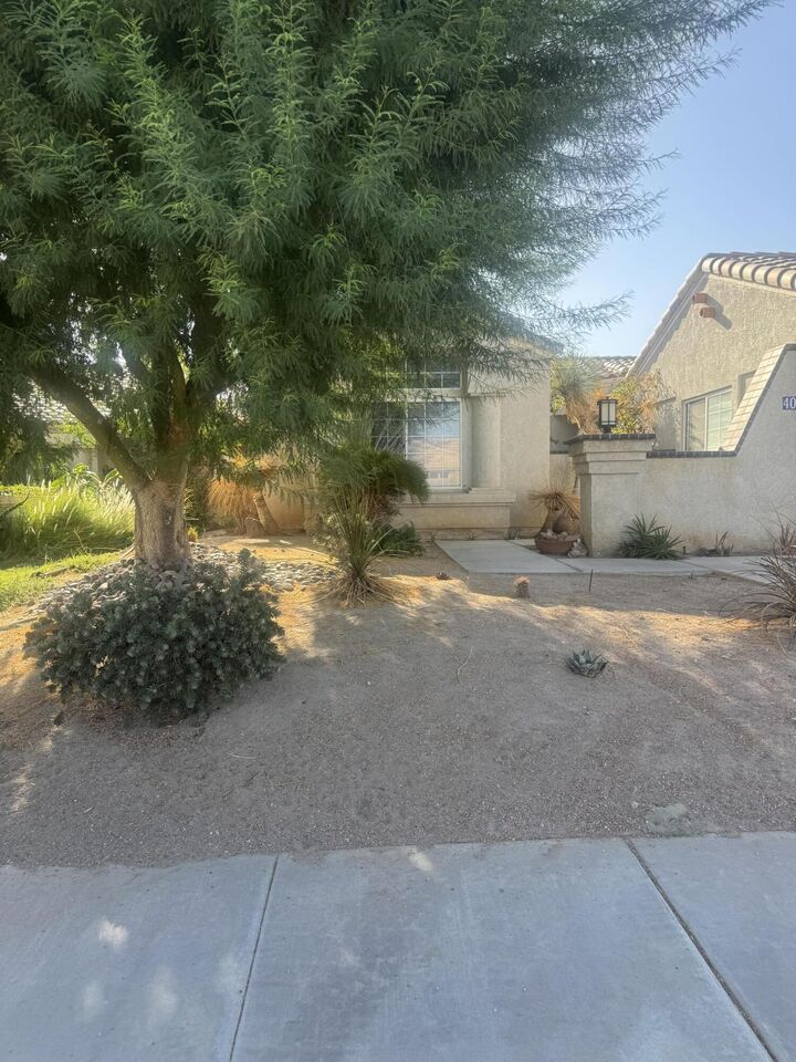 Property Photo: 40825 Avenida Estrada CA 92260