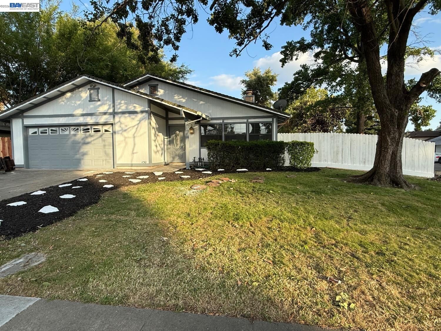 Property Photo:  1450 Oak Nob Way  CA 95833 