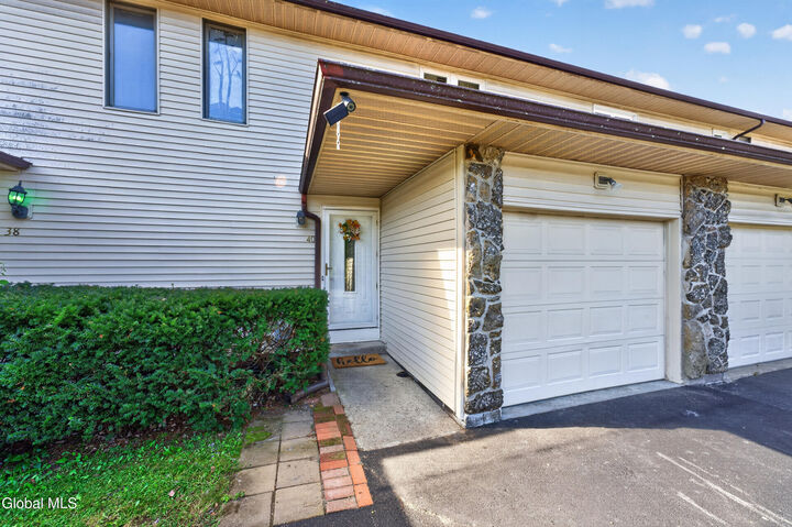 Property Photo:  40 Velina Drive  NY 12203 