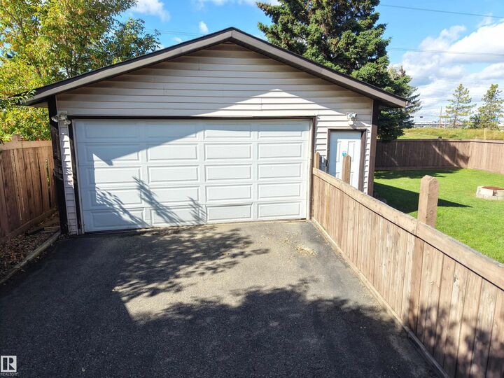 Property Photo:  2672 89 Street NW  AB T6K 2Z3 