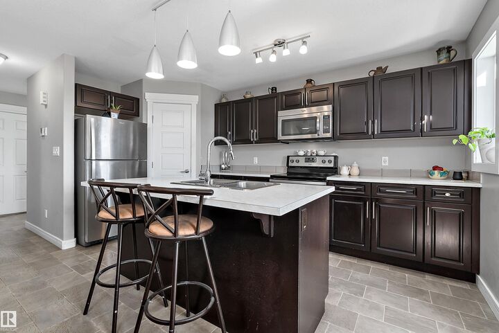 Property Photo:  7 Sandalwood Place  AB T9E 1C2 