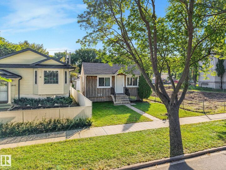 Property Photo:  11841 71 Street NW  AB T5B 1W4 