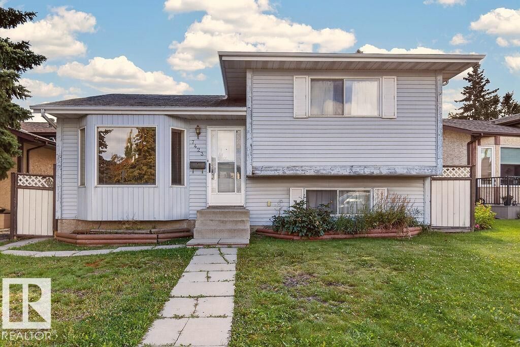 Property Photo:  7423 188 Street NW  AB T5T 5J7 
