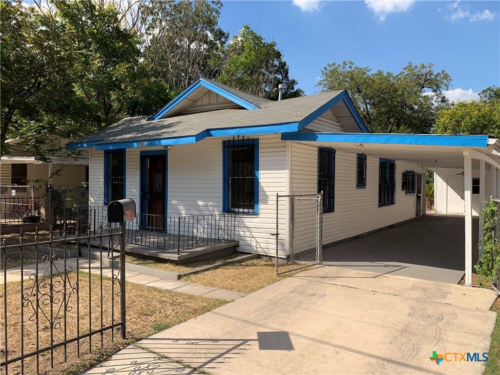 Property Photo: 903 Recio Street TX 78225