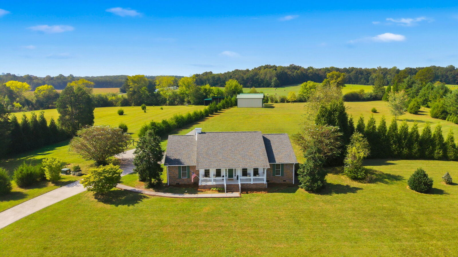 Property Photo: 1660 County Road 700 TN 37303