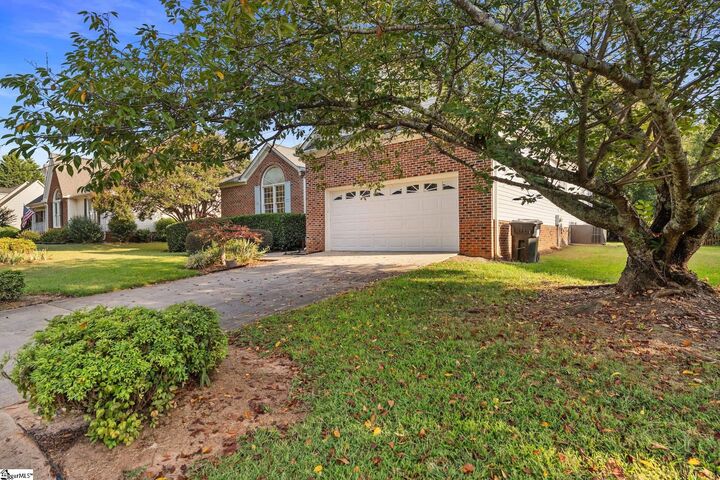 Property Photo: 207 Kinard Way SC 29681-1965