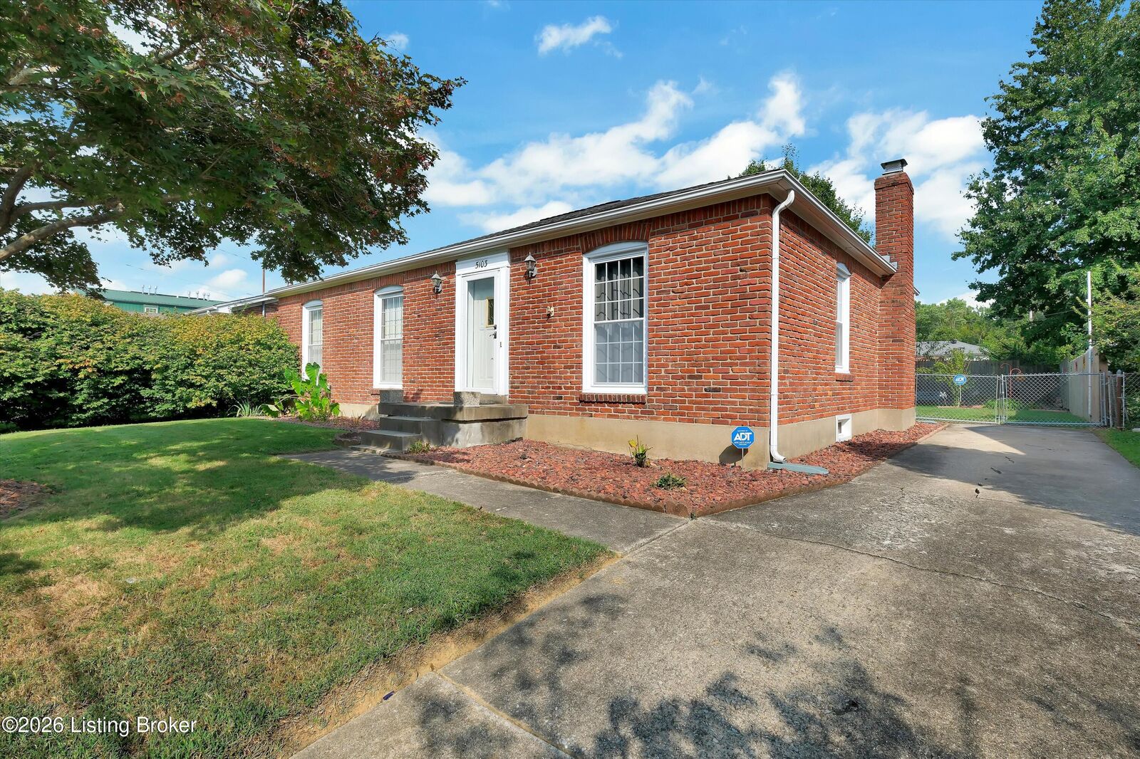 Property Photo: 5103 Sprucewood Dr KY 40291