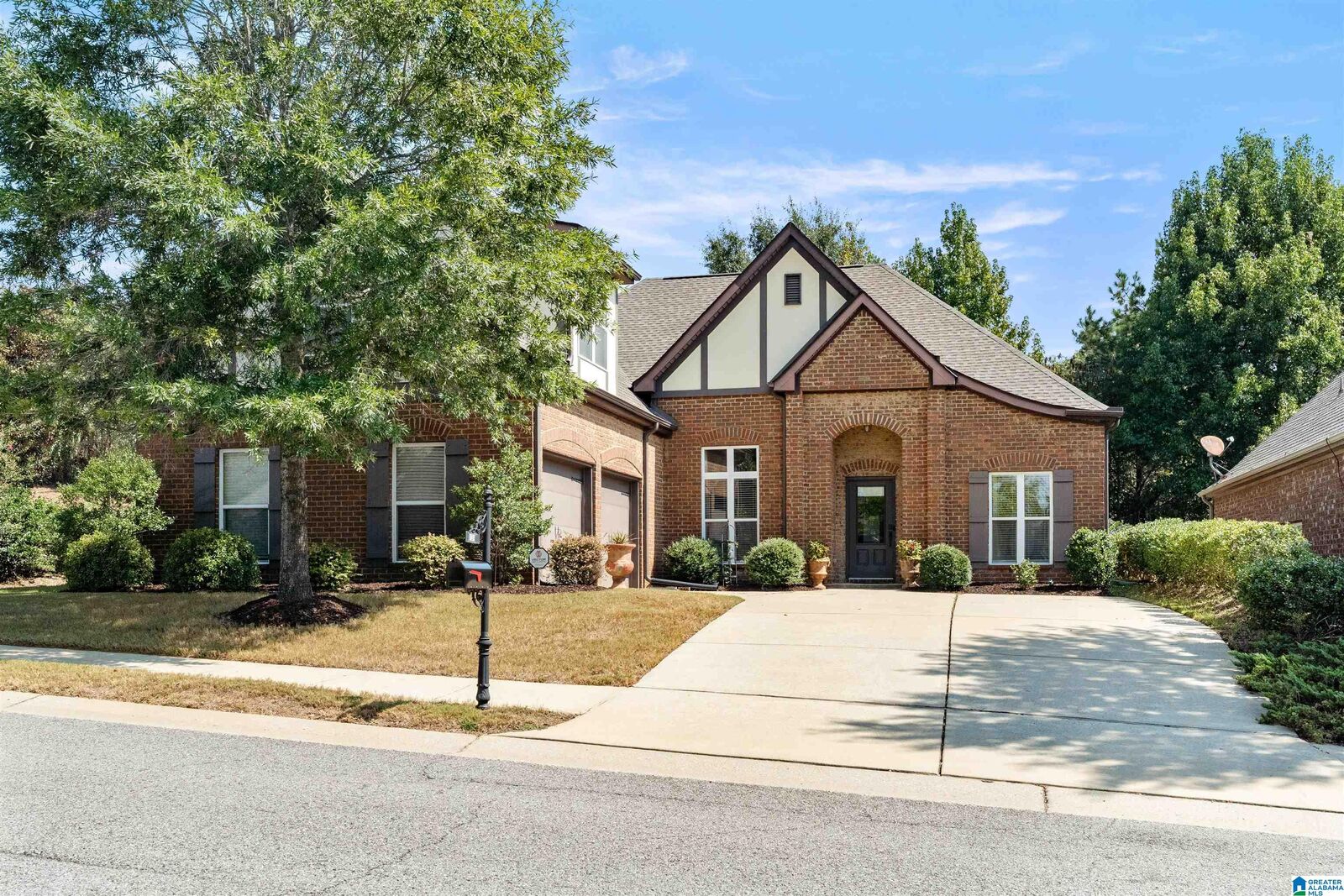 Property Photo:  101 Oxmoor Place  AL 35211 