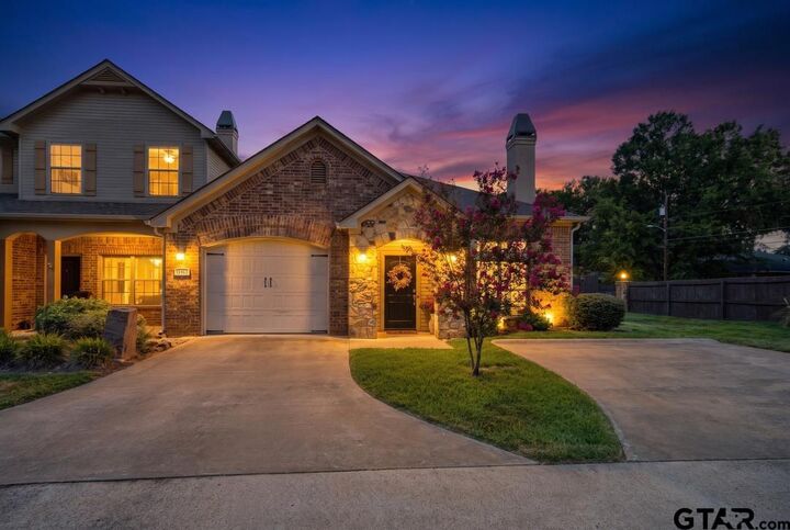 Property Photo:  901 Wilcrest Place  TX 75604 