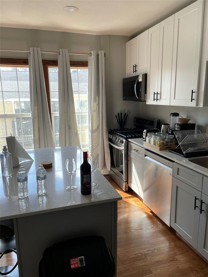 Property Photo: 2512 Calumet Street 6 TX 77004
