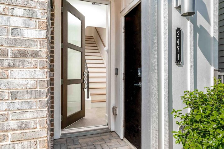 Property Photo:  2471 W 11th Street  TX 77008 