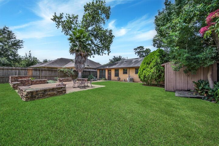 Property Photo:  1423 Thornton Road  TX 77018 