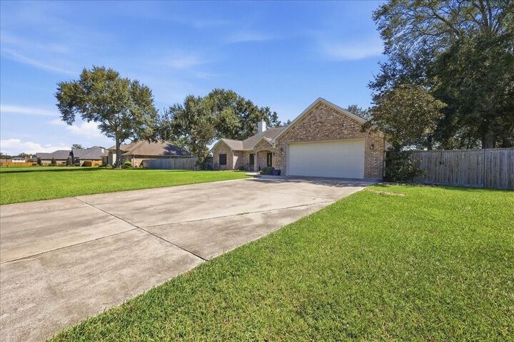 Property Photo: 8060 E Ashford Park TX 77630