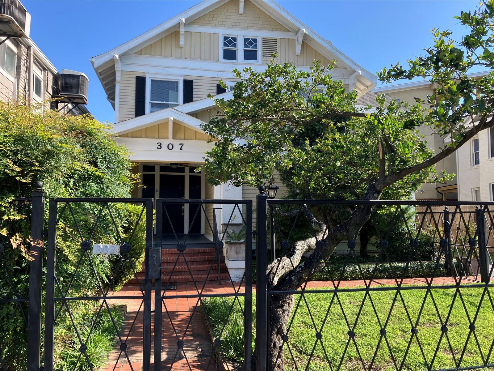 Property Photo:  307 Stratford Street 6  TX 77006 