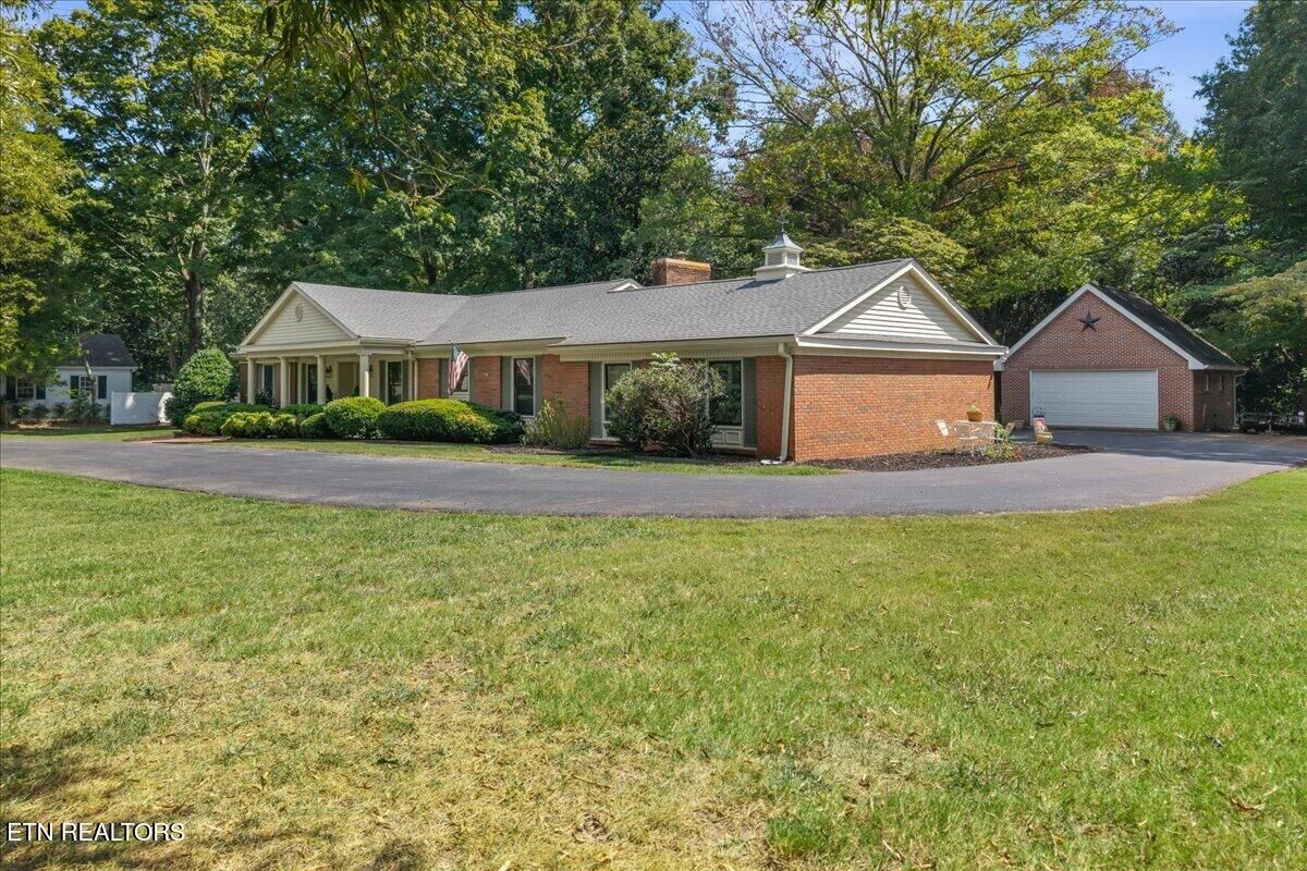 Property Photo: 1121 Woodward Ave TN 37303
