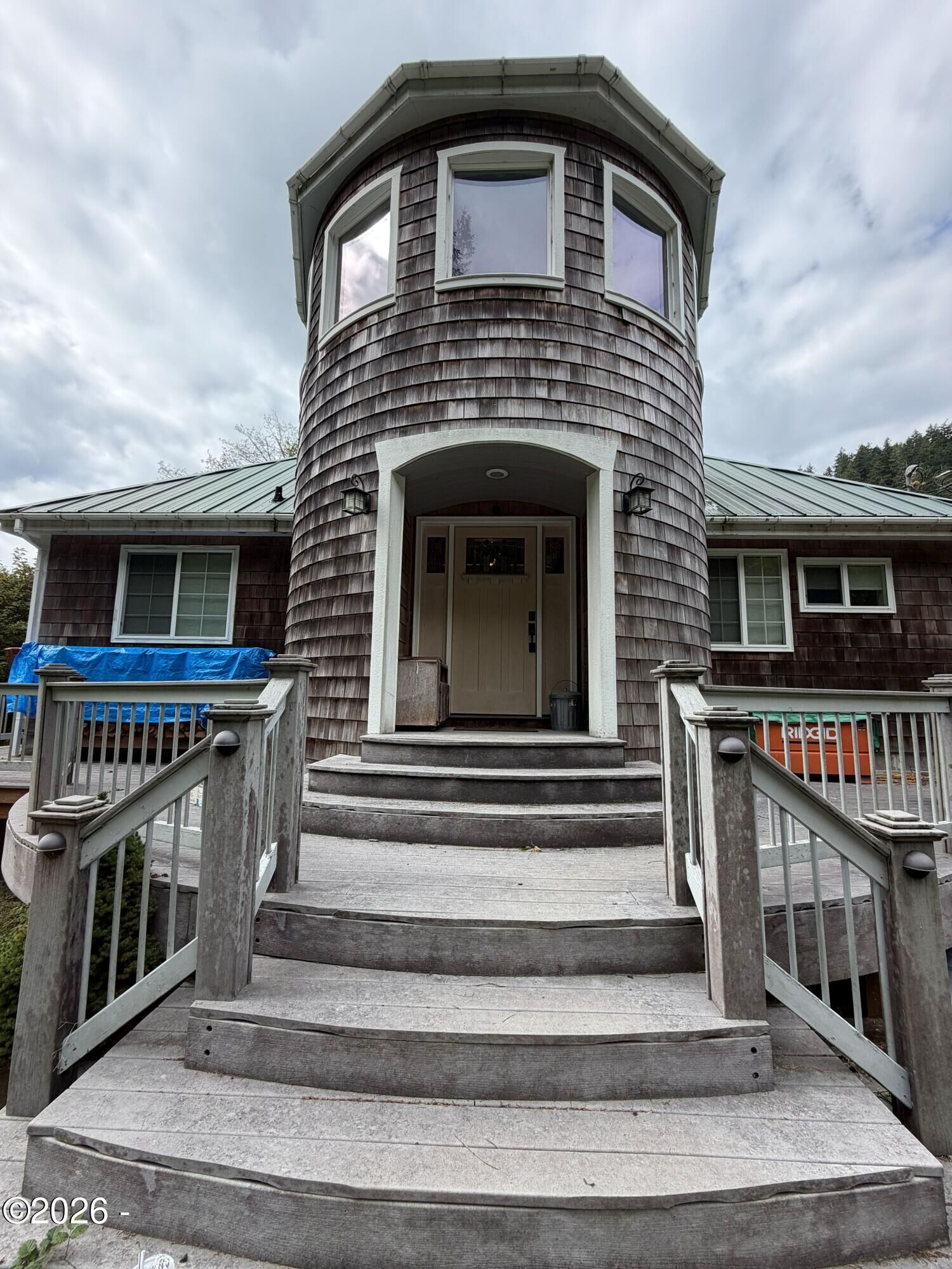 Property Photo:  411 E Aldersprings Rd Road  OR 97394 