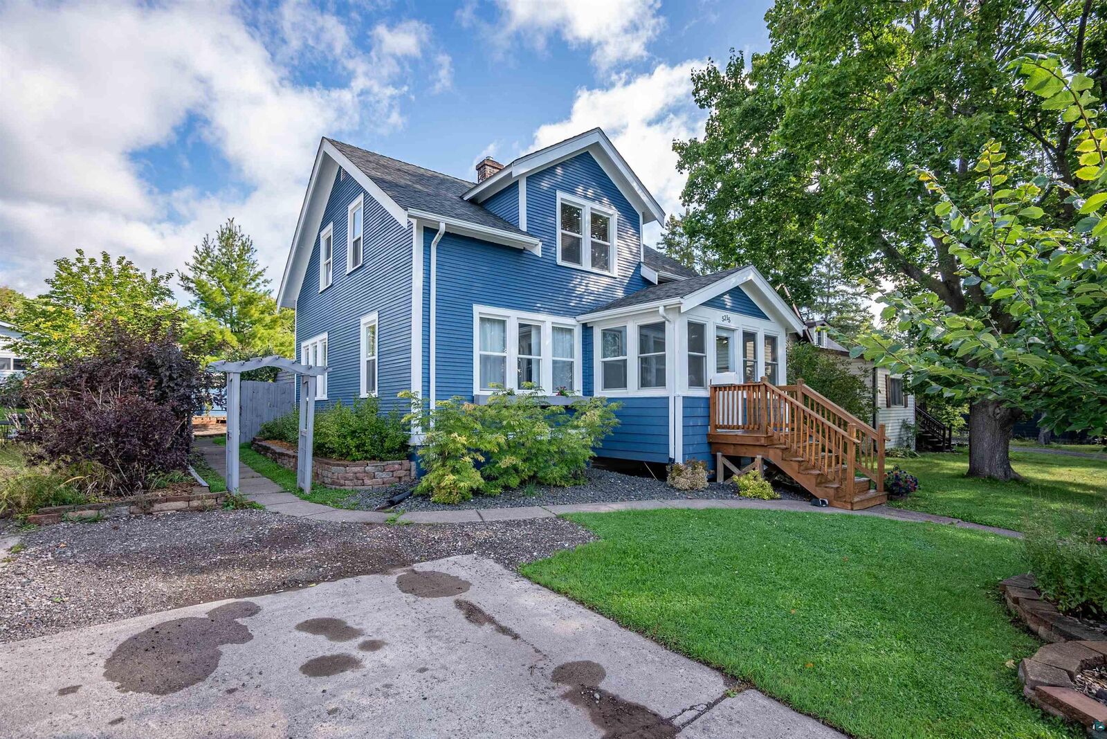 Property Photo:  5215 Avondale St  MN 55804 