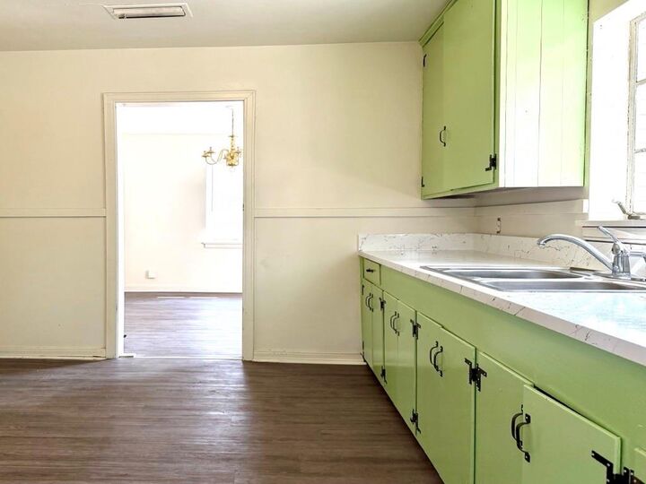 Property Photo: 700 Lilac Avenue AL 36606