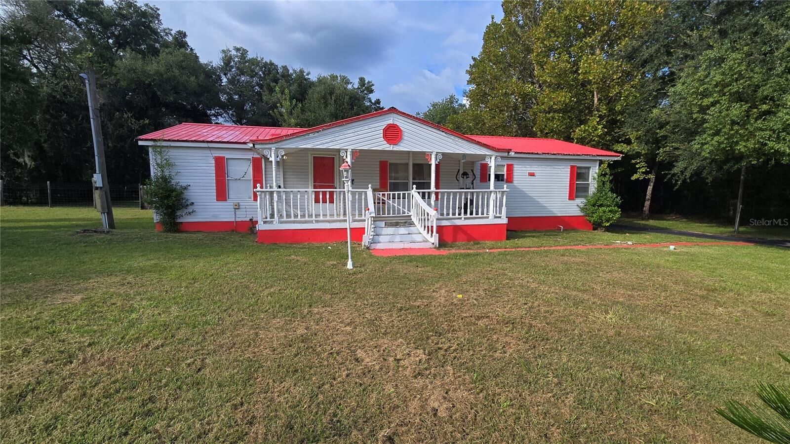 Property Photo: 10211 NE 72nd Street FL 32621
