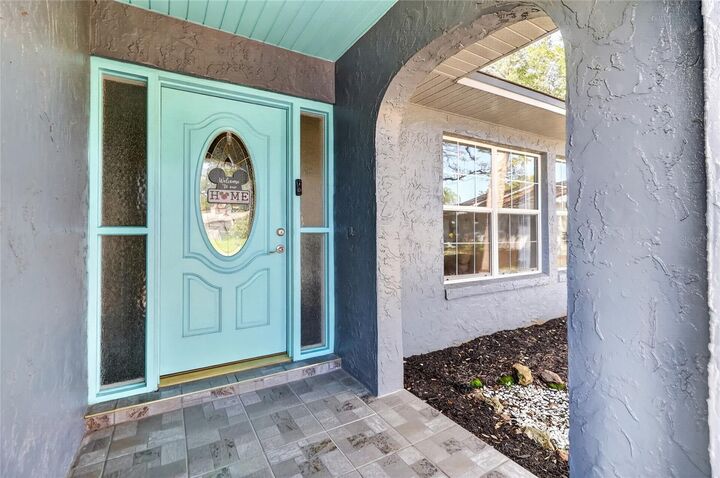 Property Photo: 304 Quail Court FL 32707