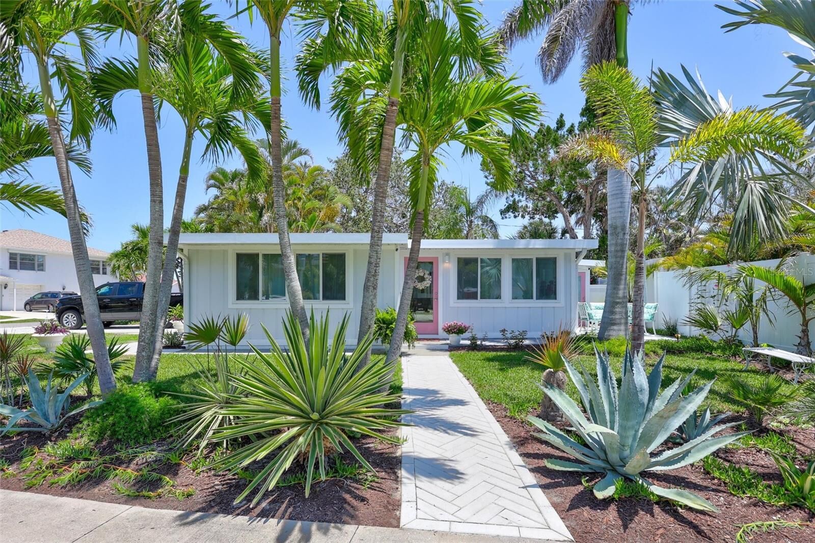 Property Photo:  643 Calle Del Otono  FL 34242 