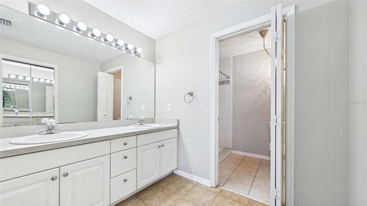 Property Photo: 4202 W North B Street B FL 33609