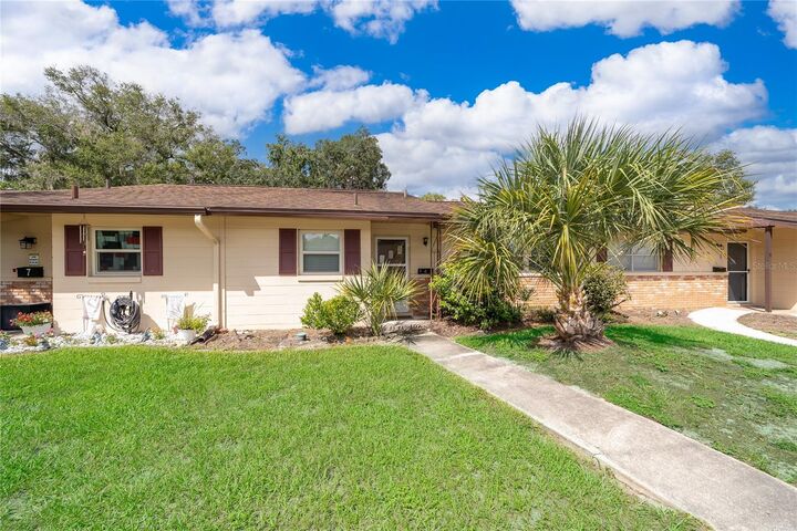 Property Photo:  6 Villa Villar Court 60  FL 32724 