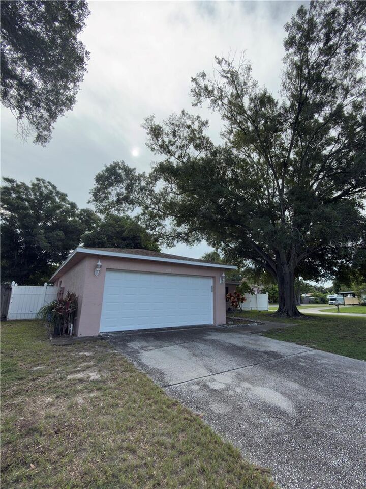Property Photo:  11001 Longhill Drive N  FL 33782 