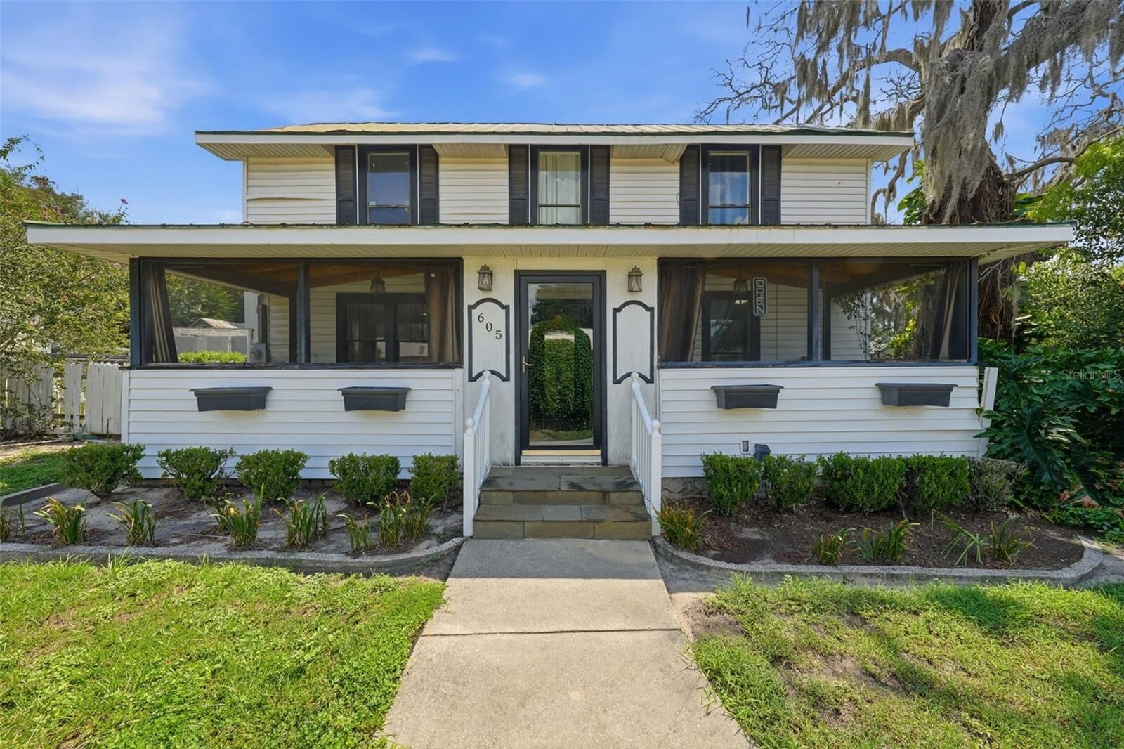 Property Photo:  605 S Main Avenue  FL 34715 