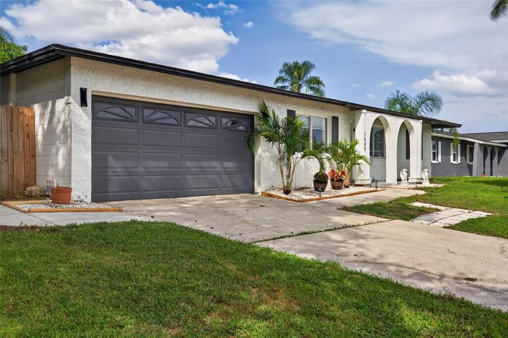 Property Photo: 1689 Pennsylvania Avenue NE FL 33703