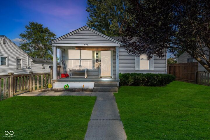 Property Photo:  709 S Vine Street  IN 47274 